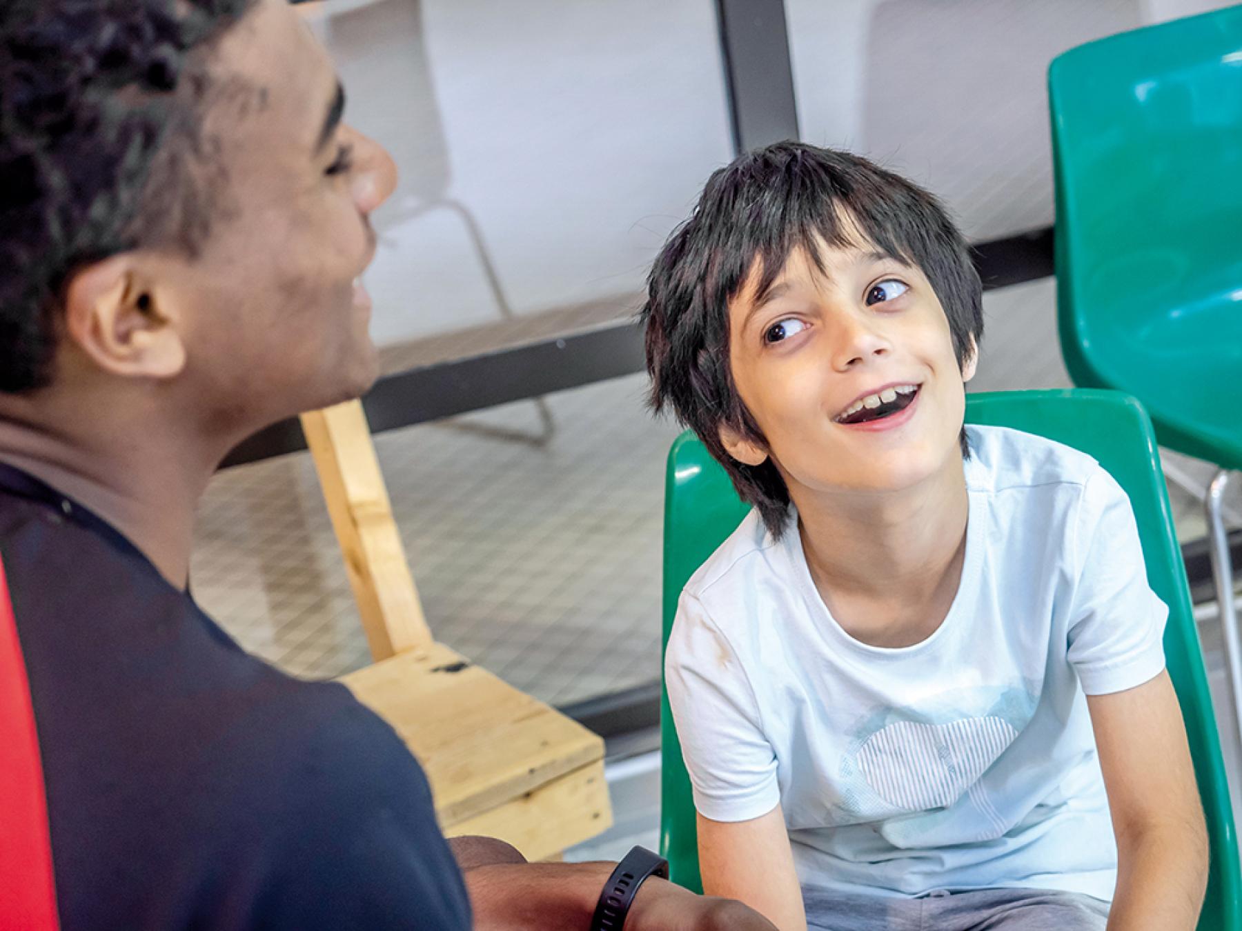 Il s'agit pour l'animateur d'accueillir chaque enfant dans sa singularité.